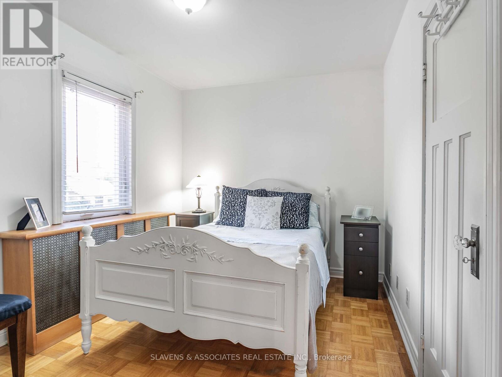 Main And 2nd Floor - 213b Blackthorne Avenue, Toronto, Ontario  M6N 3H7 - Photo 18 - W12516032