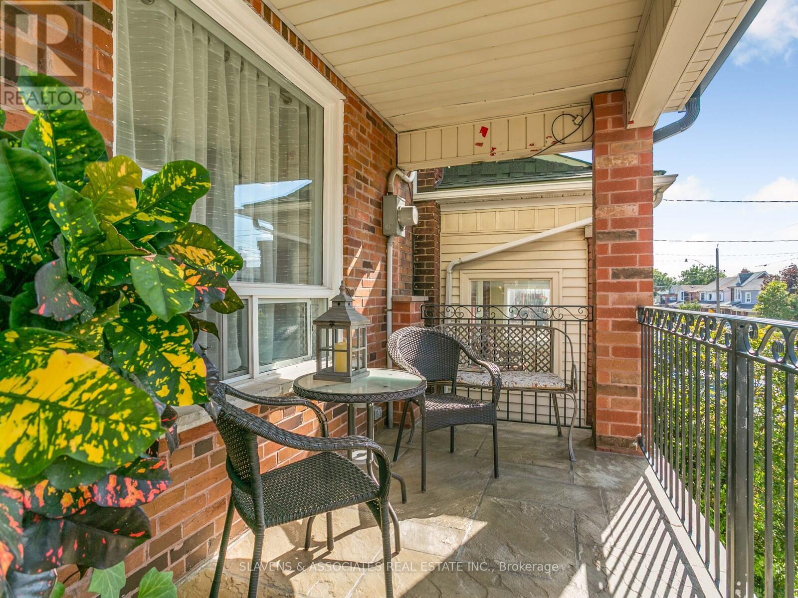 Main And 2nd Floor - 213b Blackthorne Avenue, Toronto, Ontario  M6N 3H7 - Photo 3 - W12516032