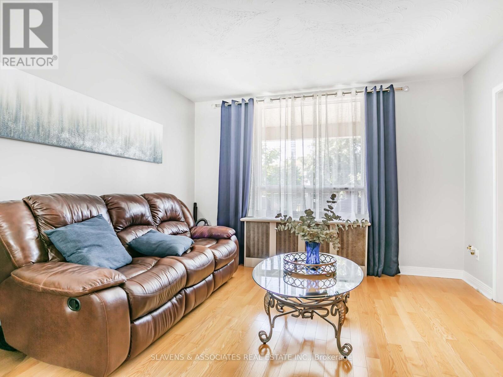 Main And 2nd Floor - 213b Blackthorne Avenue, Toronto, Ontario  M6N 3H7 - Photo 6 - W12516032