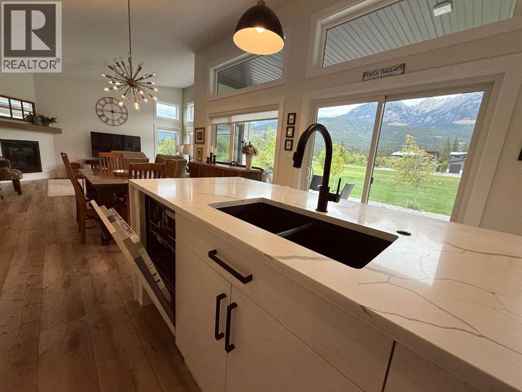 4962 Riverside Drive, Out Of Province_alberta, British Columbia  V0B 1L1 - Photo 12 - A2240327