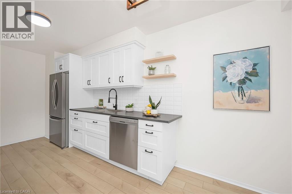 815 Sweetwater Crescent, Mississauga, Ontario  L5H 4A7 - Photo 12 - 40786161