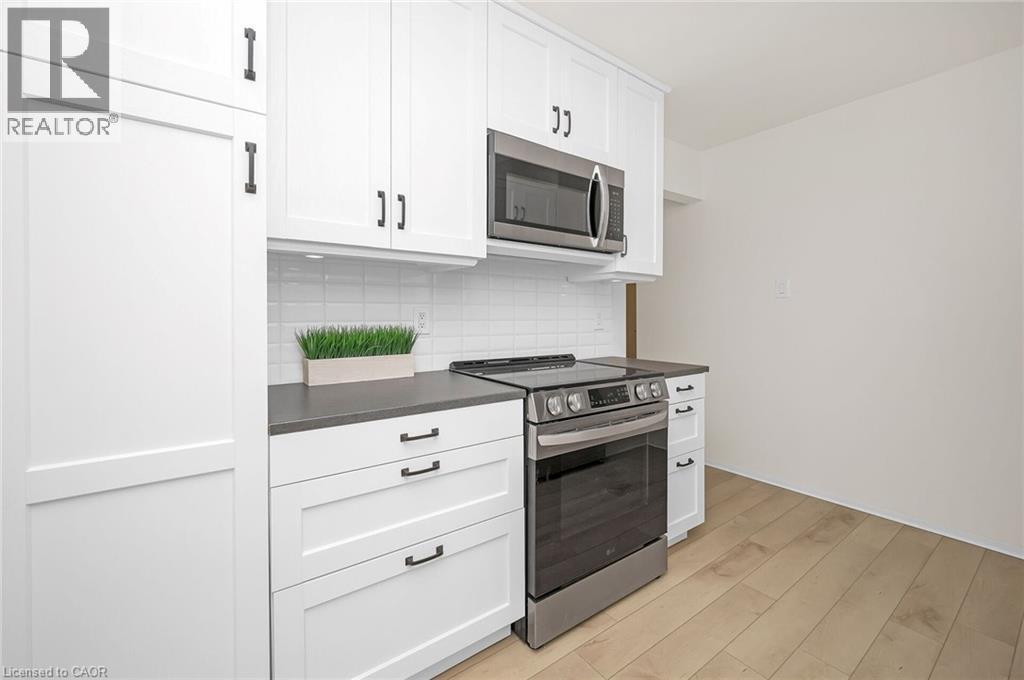 815 Sweetwater Crescent, Mississauga, Ontario  L5H 4A7 - Photo 13 - 40786161