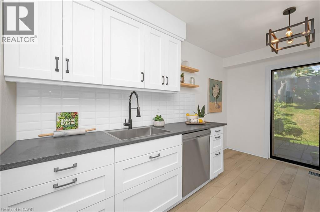 815 Sweetwater Crescent, Mississauga, Ontario  L5H 4A7 - Photo 14 - 40786161