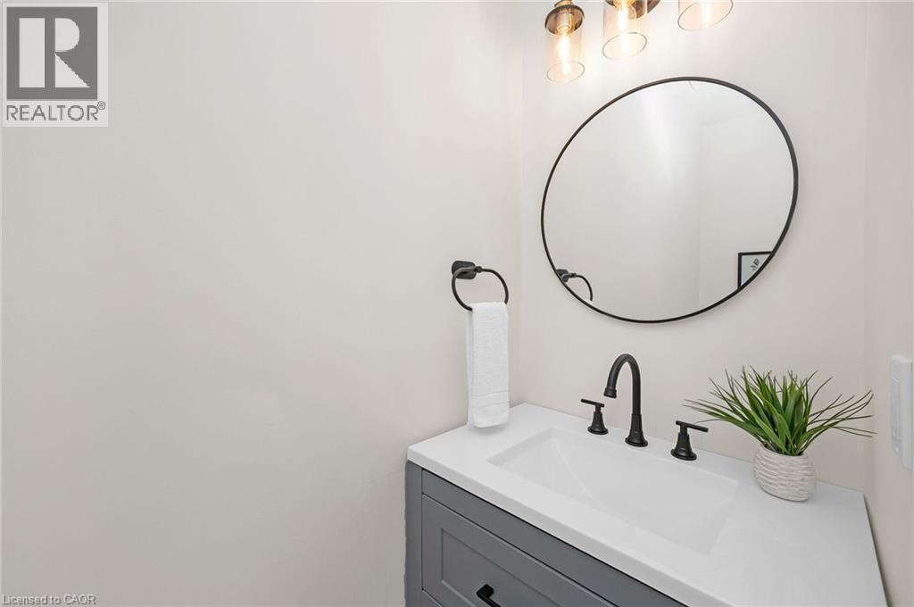 815 Sweetwater Crescent, Mississauga, Ontario  L5H 4A7 - Photo 16 - 40786161