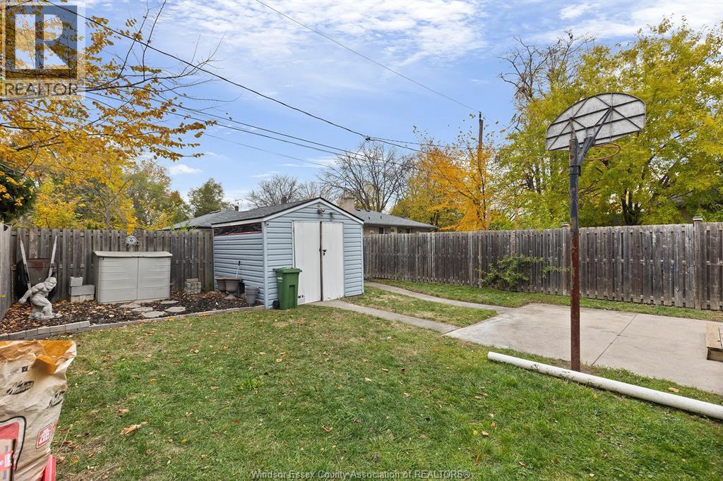 4756 Seminole, Windsor, Ontario N8Y 2A1 - Photo 3 - 25028093