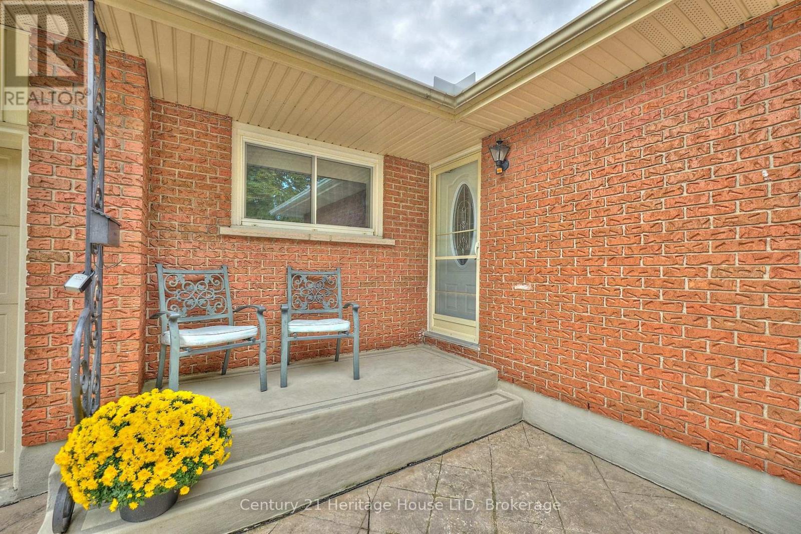 18 Princeway Drive, St. Catharines (Lakeport), Ontario  L2N 2X6 - Photo 3 - X12516290