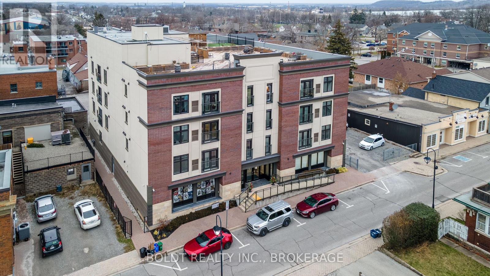 10 Albert Street E, Thorold (Thorold Downtown), Ontario  L2V 1P1 - Photo 2 - X12516346