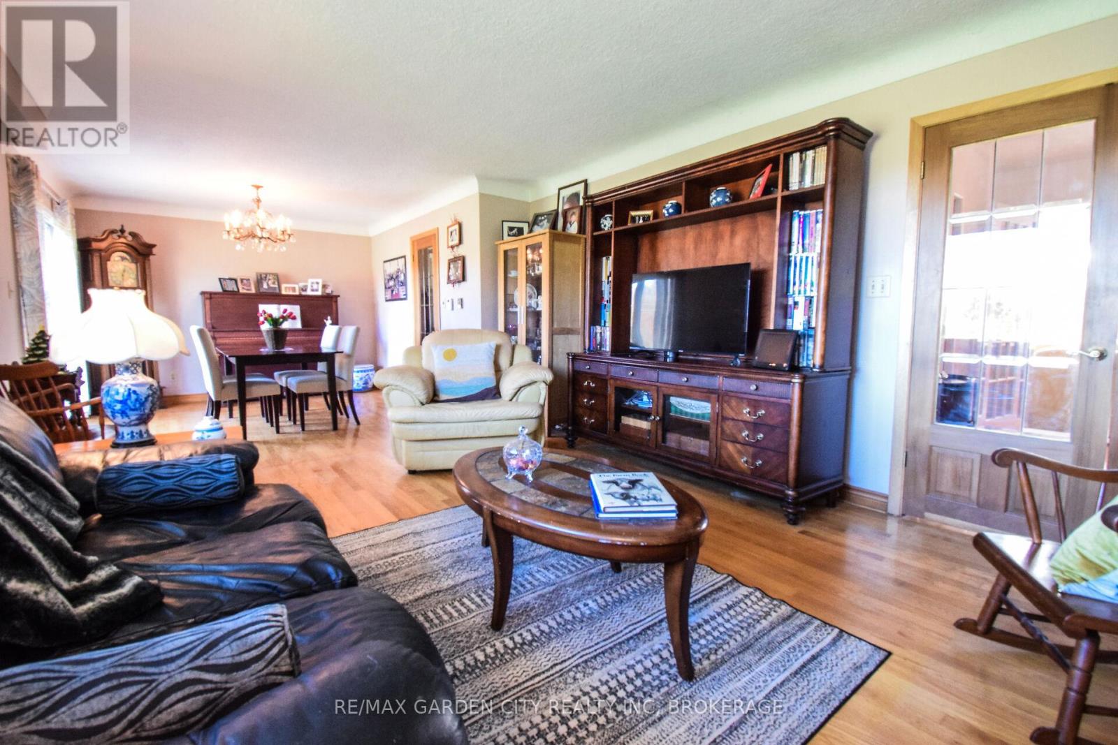 9735 Carl Road, Niagara Falls (Schisler), Ontario  L0S 1K0 - Photo 14 - X12516390