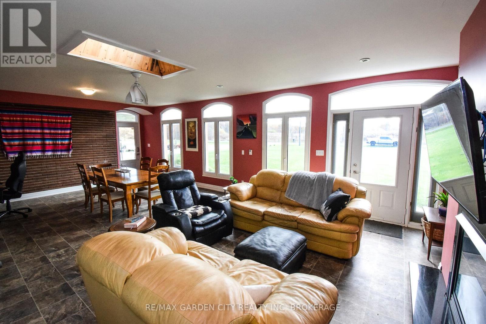 9735 Carl Road, Niagara Falls (Schisler), Ontario  L0S 1K0 - Photo 9 - X12516390