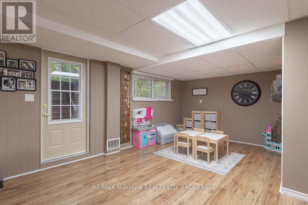 5674 Hillcrest Crescent, Niagara Falls (Church's Lane), Ontario  L2J 2A5 - Photo 16 - X12516482