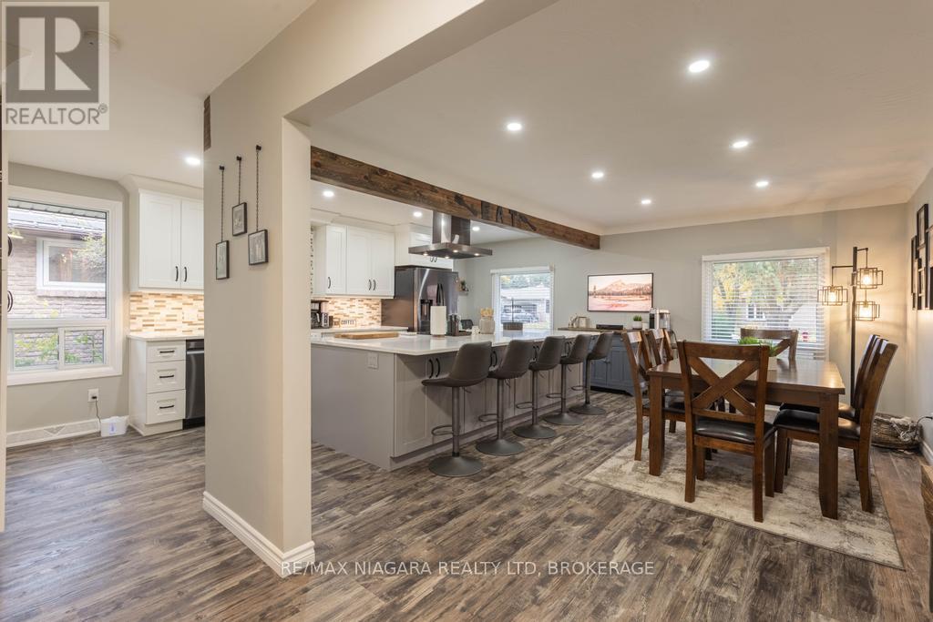 5674 Hillcrest Crescent, Niagara Falls (Church's Lane), Ontario  L2J 2A5 - Photo 2 - X12516482