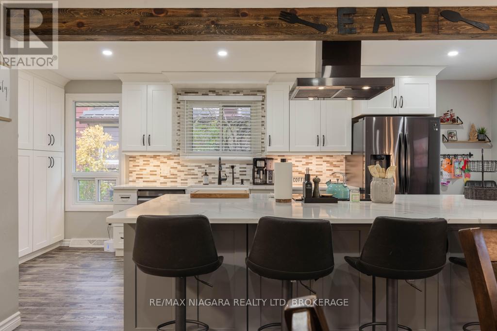 5674 Hillcrest Crescent, Niagara Falls (Church's Lane), Ontario  L2J 2A5 - Photo 5 - X12516482