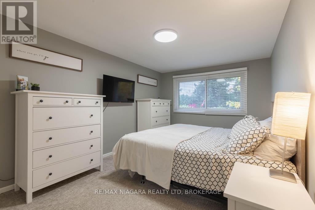 5674 Hillcrest Crescent, Niagara Falls (Church's Lane), Ontario  L2J 2A5 - Photo 9 - X12516482