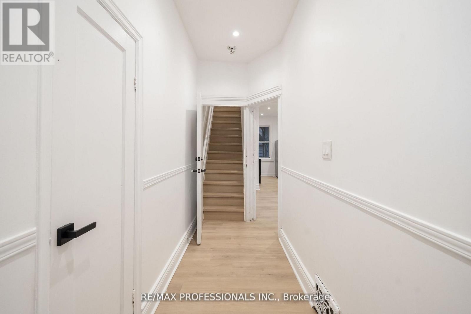 129 Balsam Avenue S, Hamilton, Ontario  L8M 3B4 - Photo 2 - X12515874