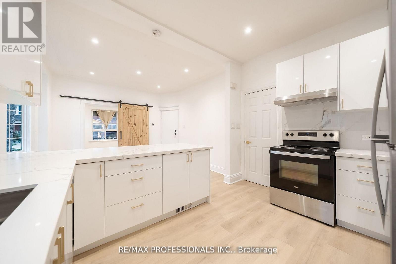 129 Balsam Avenue S, Hamilton, Ontario  L8M 3B4 - Photo 3 - X12515874