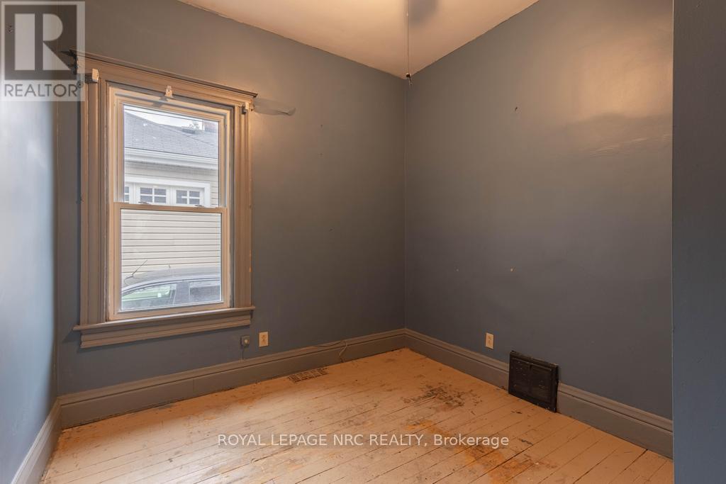 5 Lisgar Street, St. Catharines, Ontario  L2S 1P6 - Photo 10 - X12515996