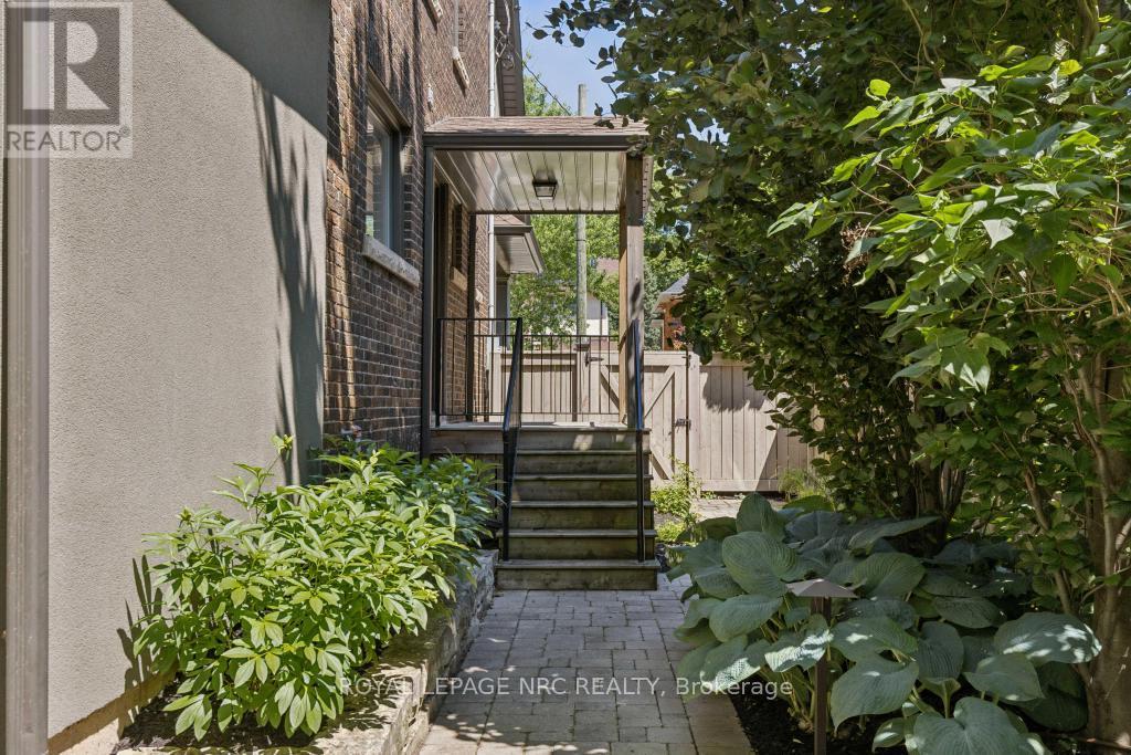 38 Hillcrest Avenue, St. Catharines, Ontario L2R 4Y1 - Photo 35 - X12483789