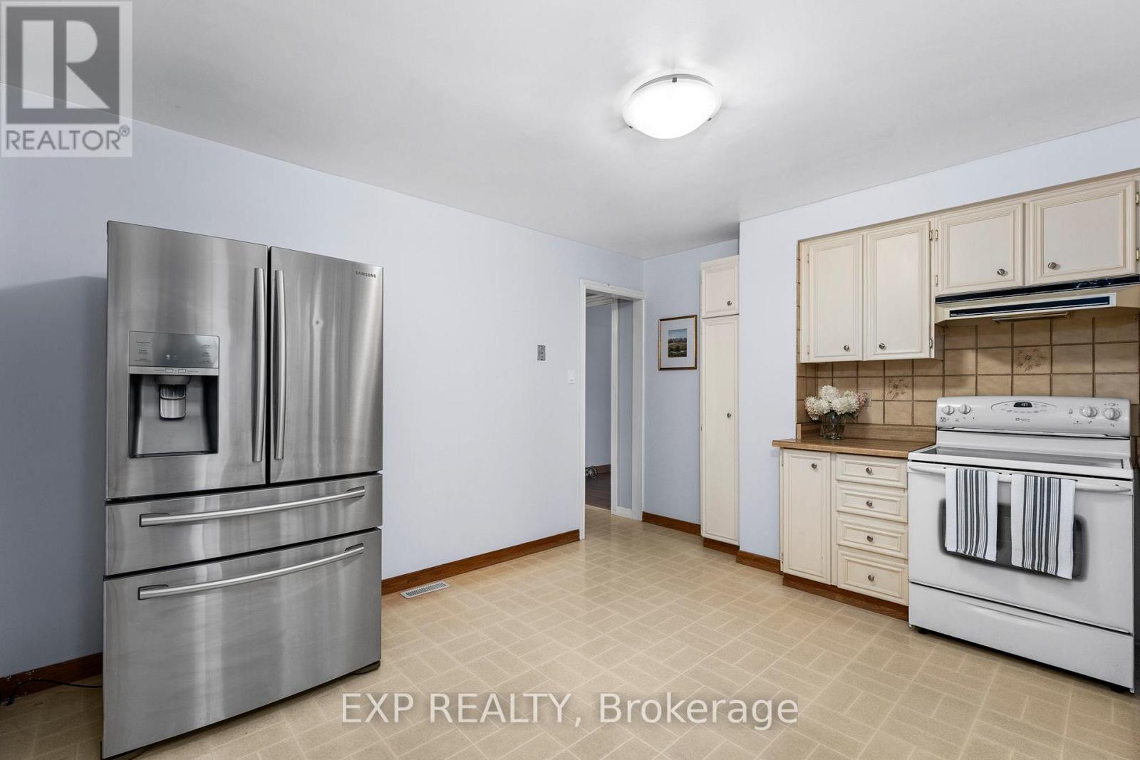 56 Manning Crescent, Newmarket, Ontario L3Y 6H4 - Photo 14 - N12377245