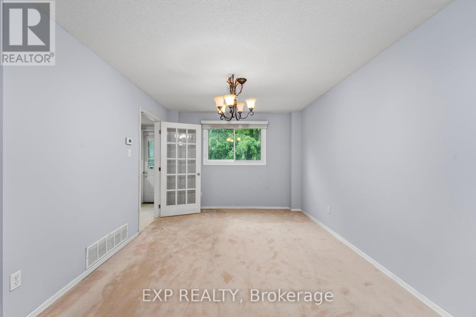 56 Manning Crescent, Newmarket, Ontario L3Y 6H4 - Photo 10 - N12377245