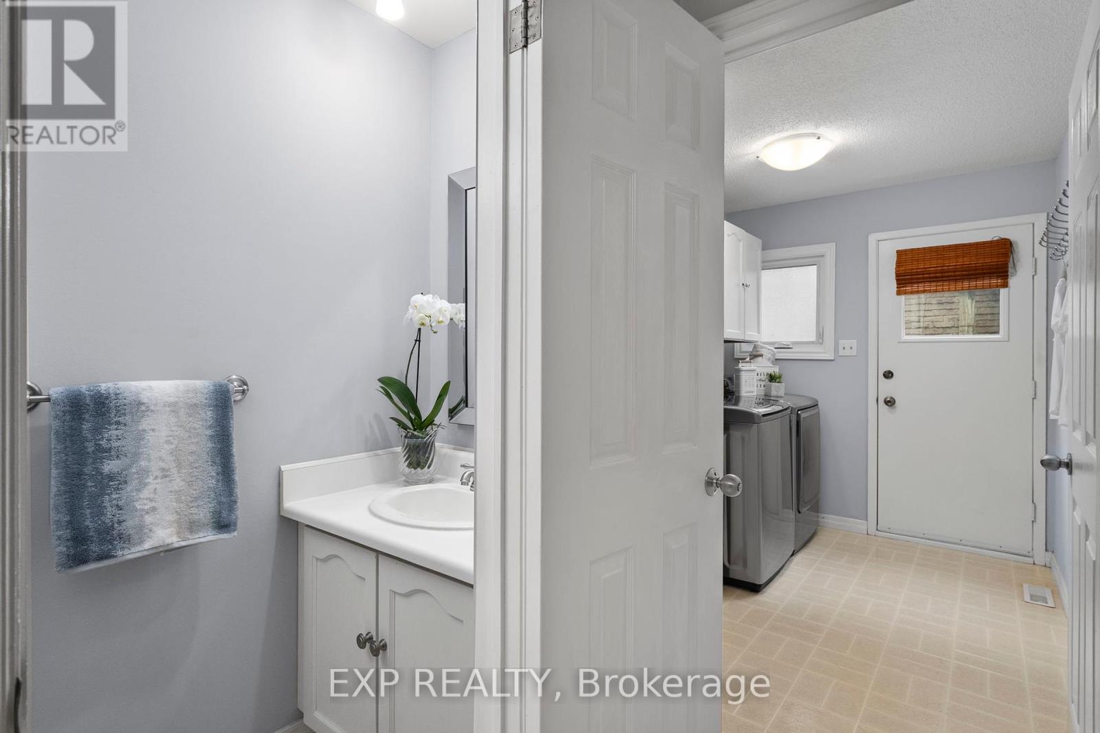 56 Manning Crescent, Newmarket, Ontario L3Y 6H4 - Photo 20 - N12377245