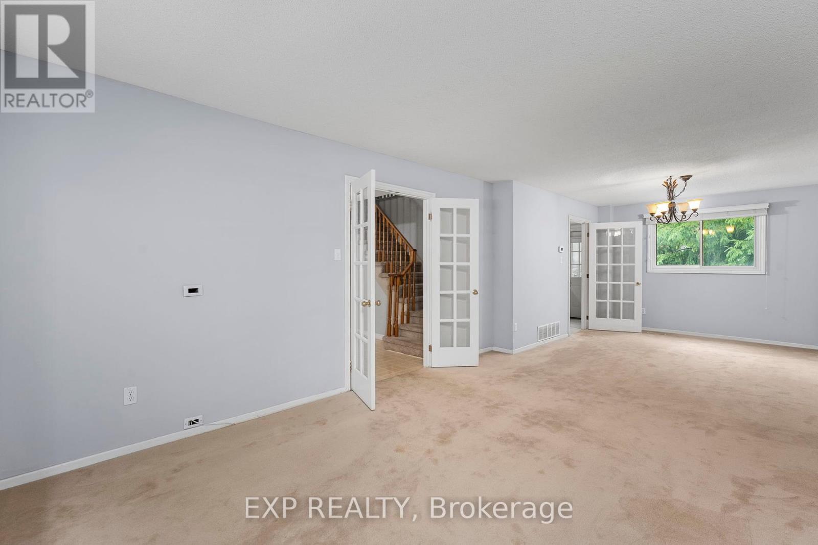 56 Manning Crescent, Newmarket, Ontario L3Y 6H4 - Photo 11 - N12377245