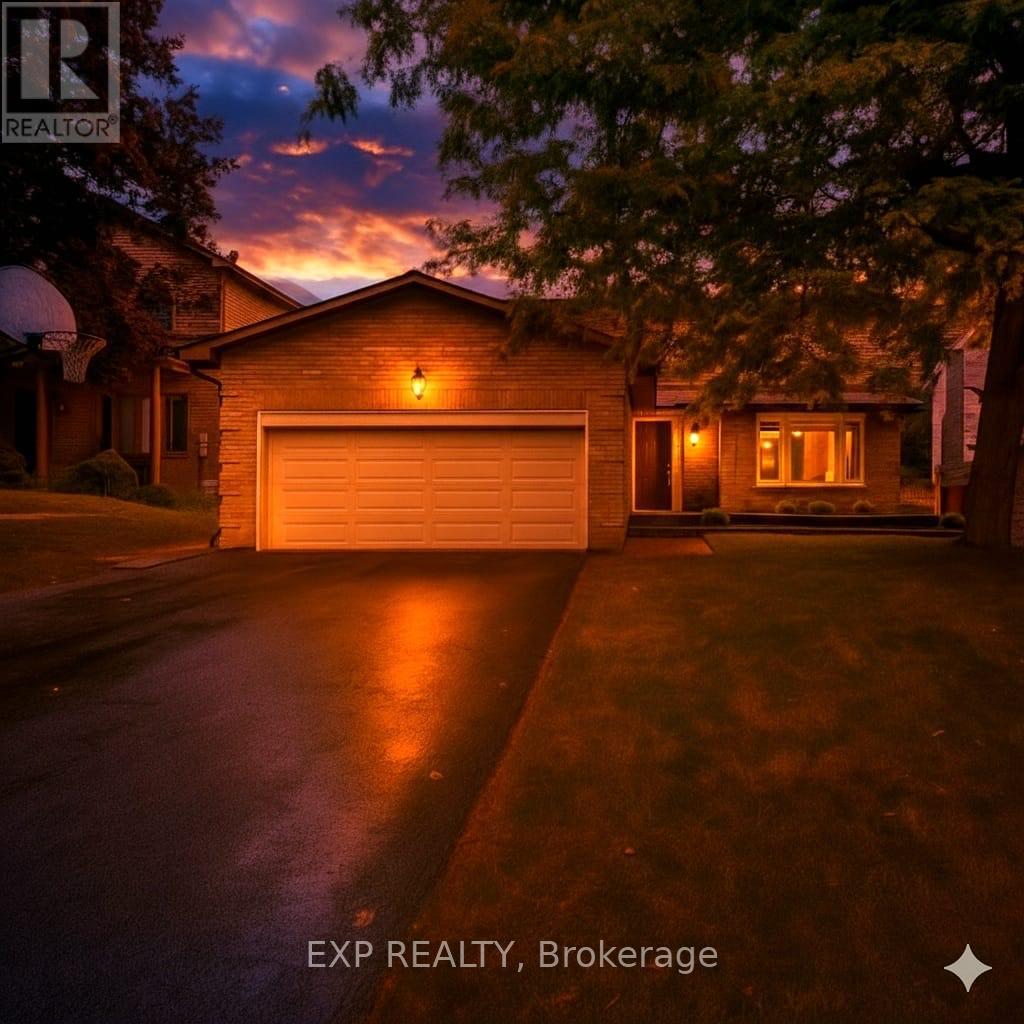 56 MANNING CRESCENT, Newmarket, Ontario