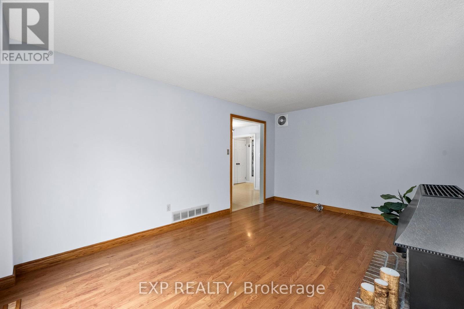 56 Manning Crescent, Newmarket, Ontario L3Y 6H4 - Photo 19 - N12377245