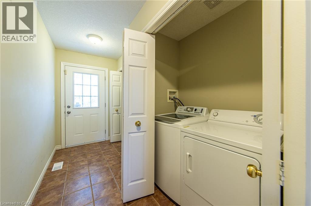 216 Buttercup Court, Waterloo, Ontario N2V 2W8 - Photo 2 - 40786082