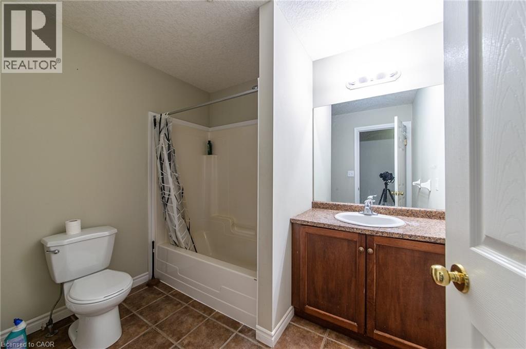 216 Buttercup Court, Waterloo, Ontario N2V 2W8 - Photo 9 - 40786082