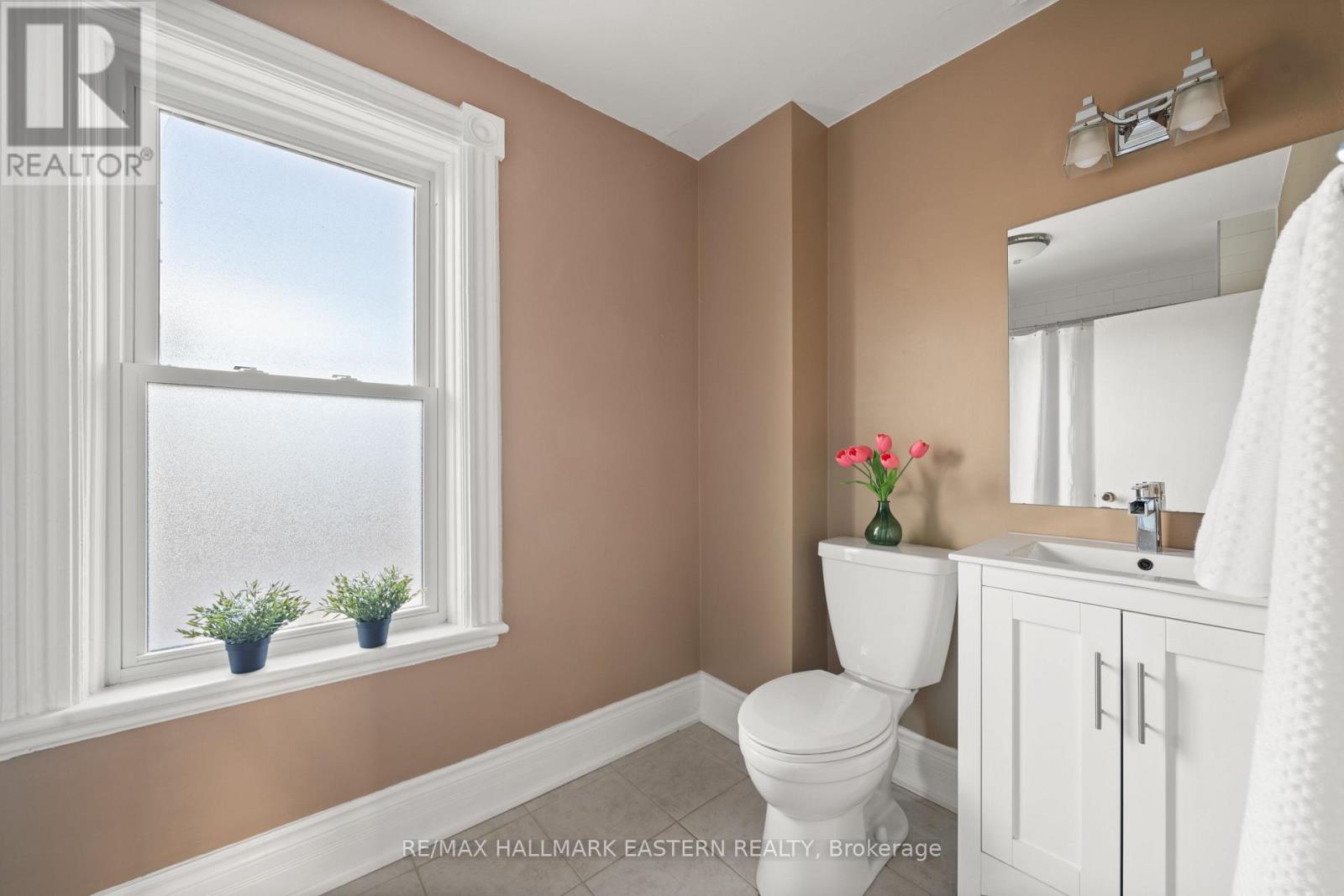 198 Hazlitt Street, Peterborough, Ontario K9H 1L7 - Photo 23 - X12516516