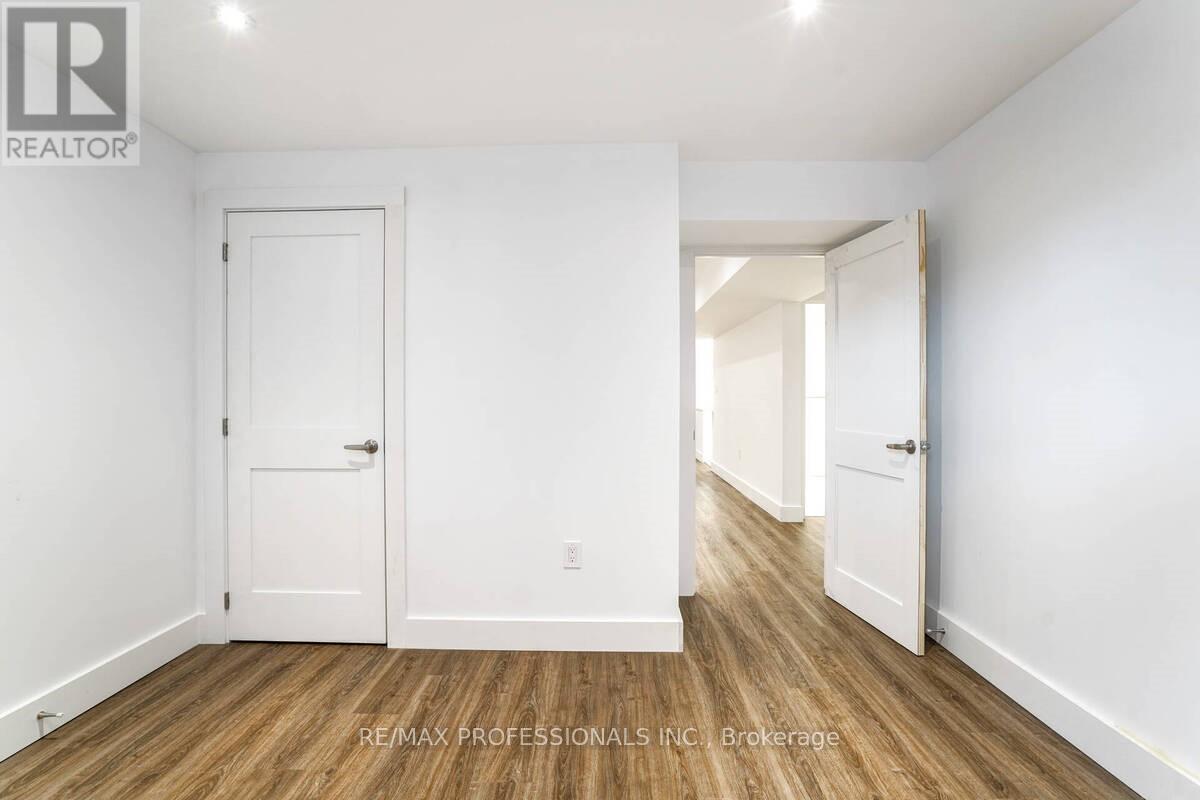 Lower - 7 Vancho Crescent S, Toronto (Edenbridge-Humber Valley), Ontario  M9A 4Z1 - Photo 9 - W12495320