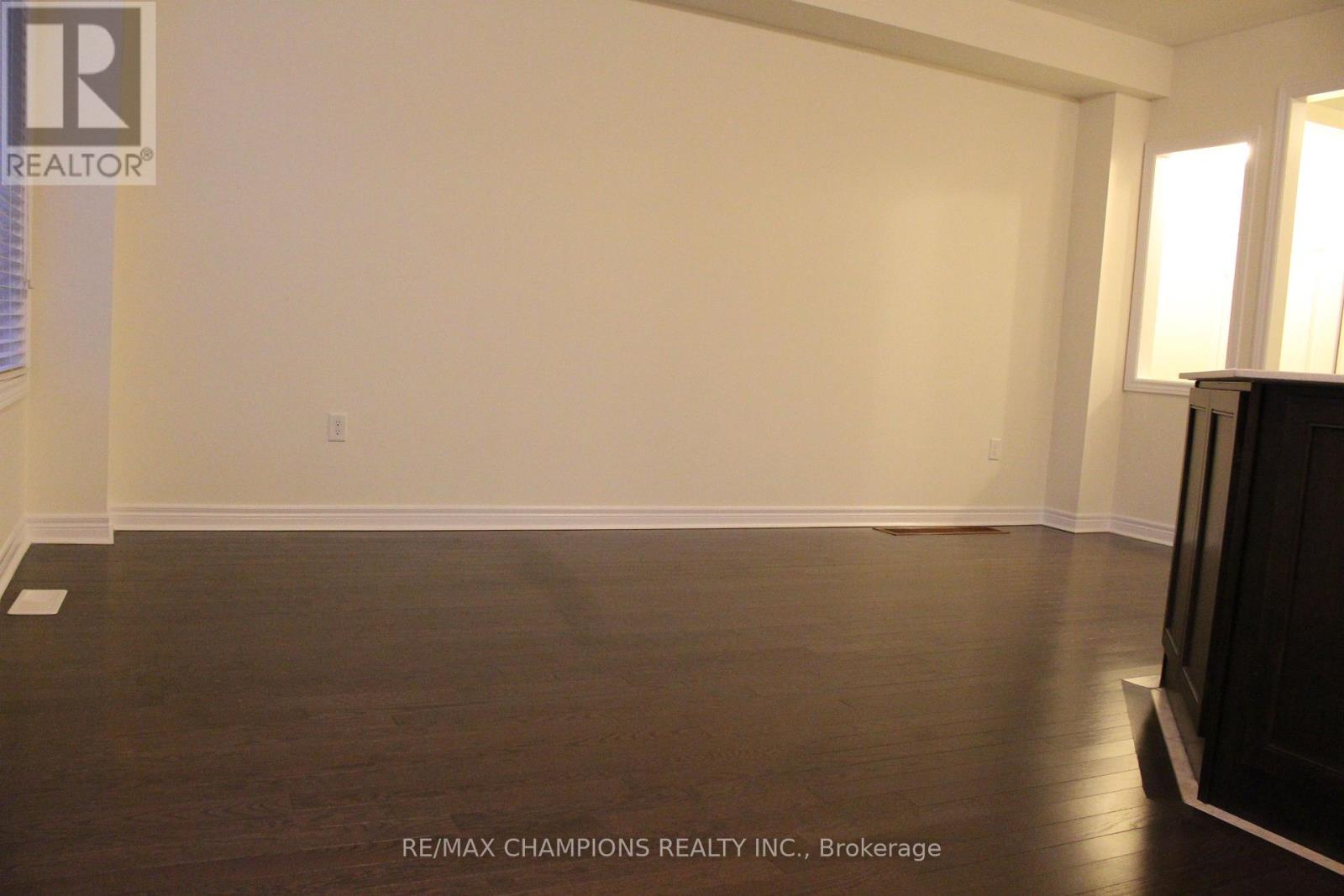 64 Pennycross Crescent, Brampton (Northwest Brampton), Ontario  L7A 4M1 - Photo 3 - W12504852