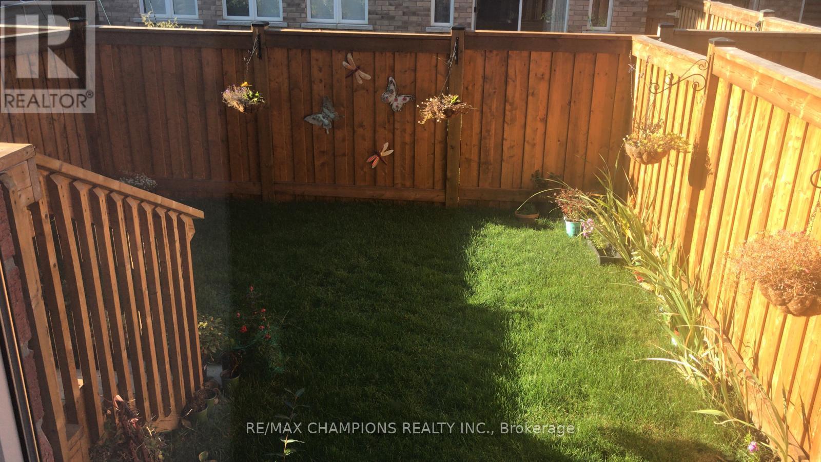 64 Pennycross Crescent, Brampton (Northwest Brampton), Ontario  L7A 4M1 - Photo 4 - W12504852