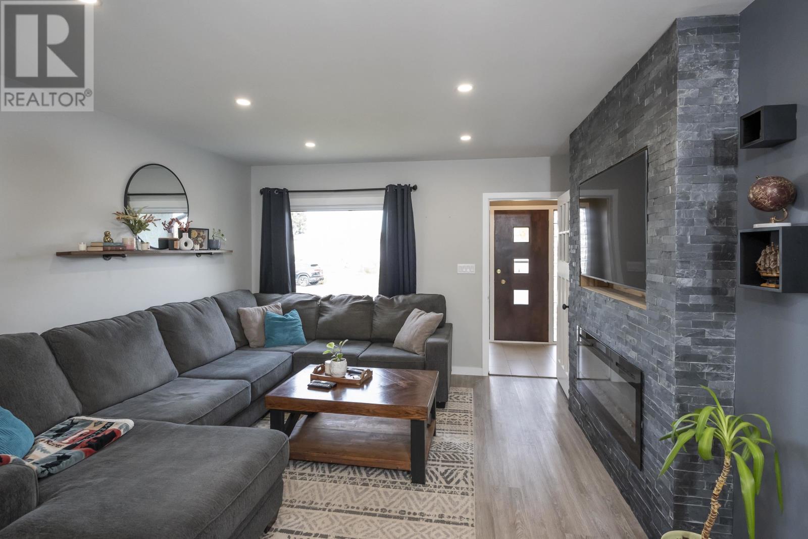 366 Mary St. E., Thunder Bay, Ontario  P7E 4J9 - Photo 2 - TB253414