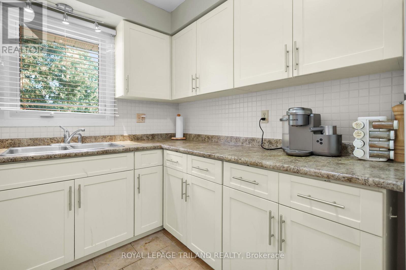 132 Ardsley Crescent, London North, Ontario  N6G 3W7 - Photo 10 - X12516632