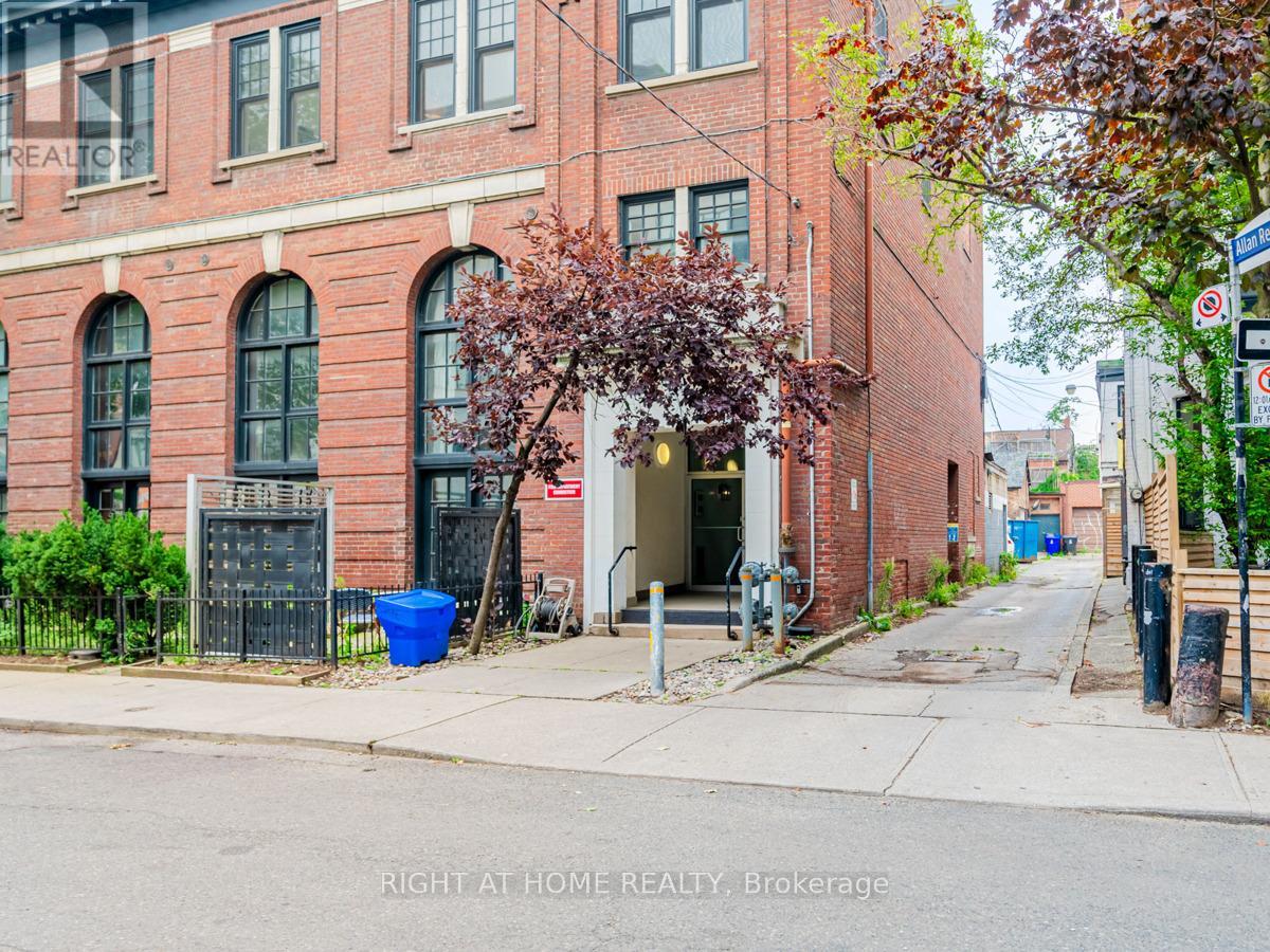 Rear - 550 College Street, Toronto, Ontario  M6G 1B1 - Photo 6 - C12516120