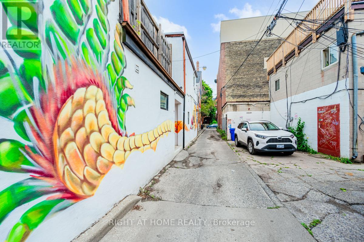 Rear - 550 College Street, Toronto, Ontario  M6G 1B1 - Photo 7 - C12516120