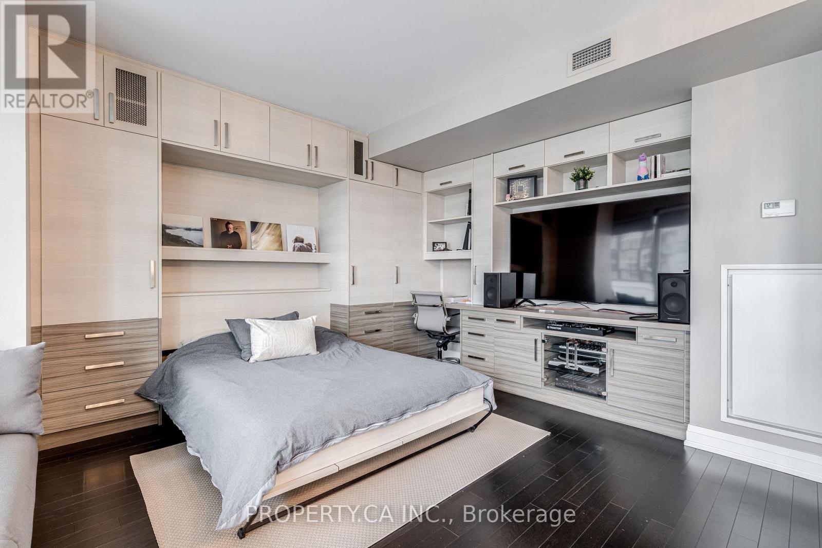 2702 - 80 John Street, Toronto, Ontario  M5V 3X4 - Photo 8 - C12516178