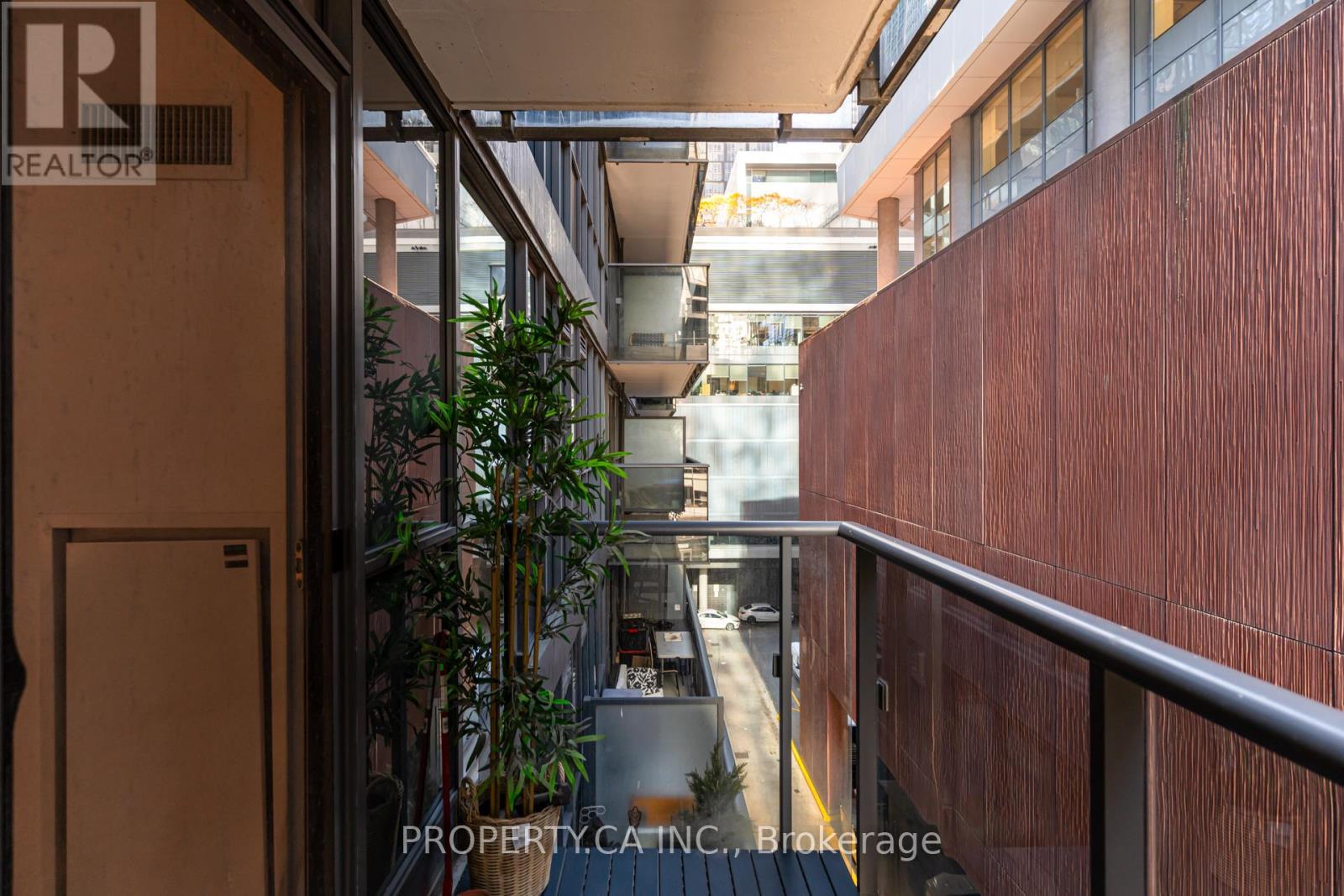 520 - 295 Adelaide Street W, Toronto, Ontario  M5V 1P7 - Photo 17 - C12516254