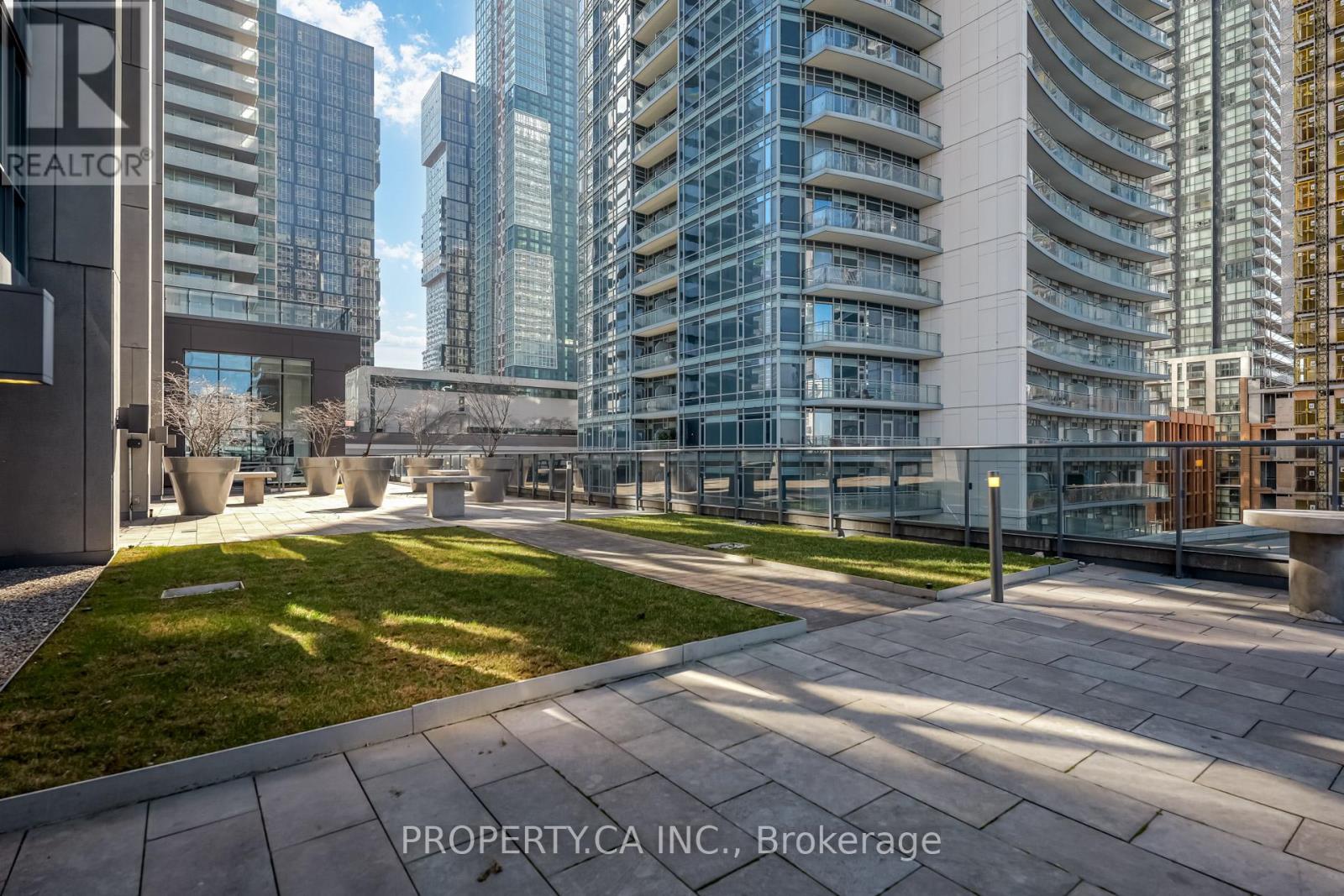 520 - 295 Adelaide Street W, Toronto, Ontario  M5V 1P7 - Photo 21 - C12516254