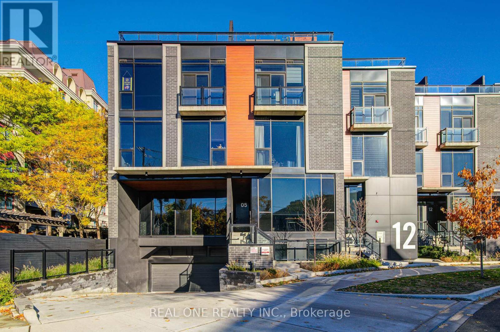 2 - 12 DERVOCK CRESCENT, Toronto, Ontario