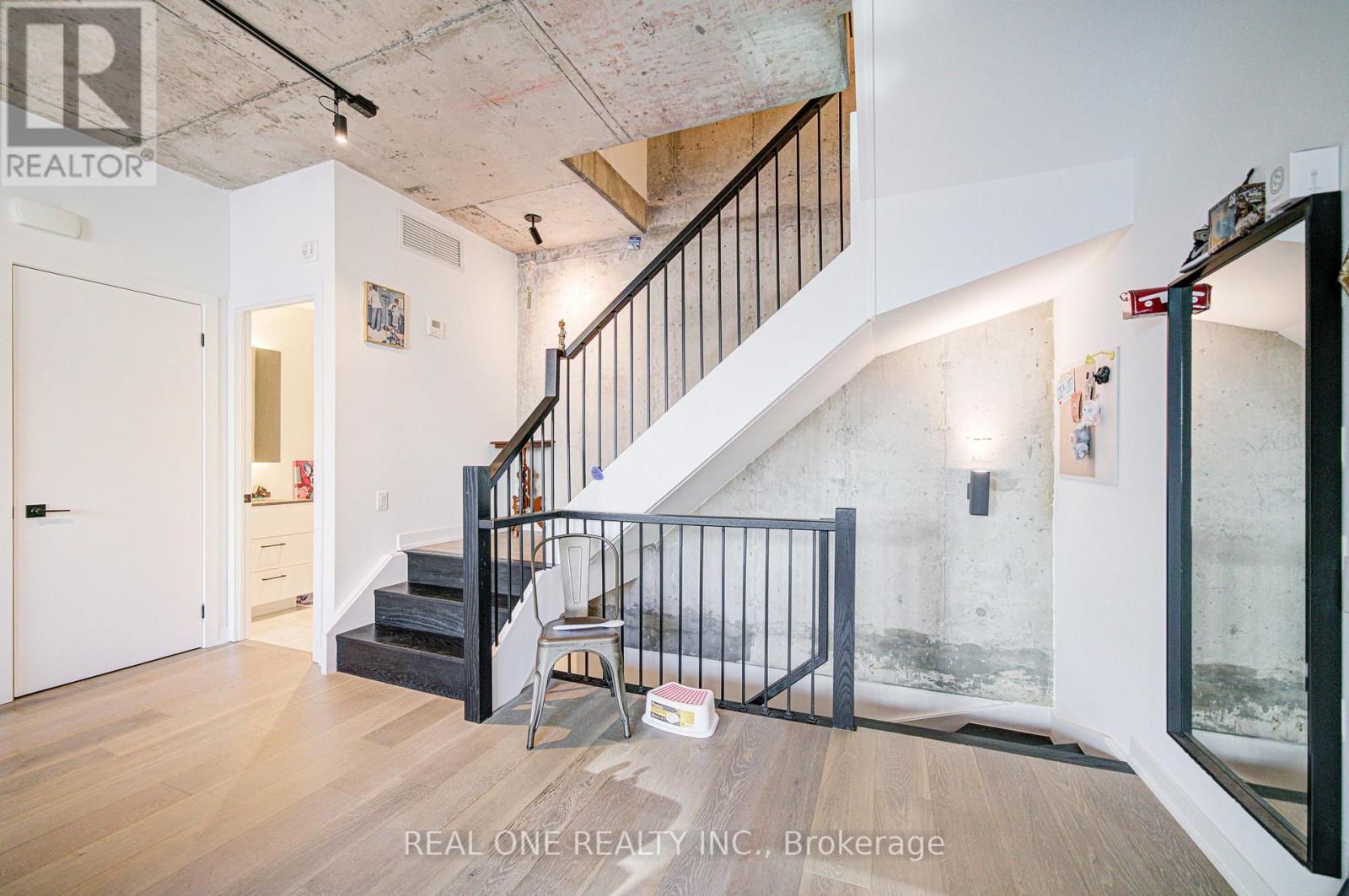 2 - 12 Dervock Crescent, Toronto, Ontario  M2K 1A7 - Photo 3 - C12516266