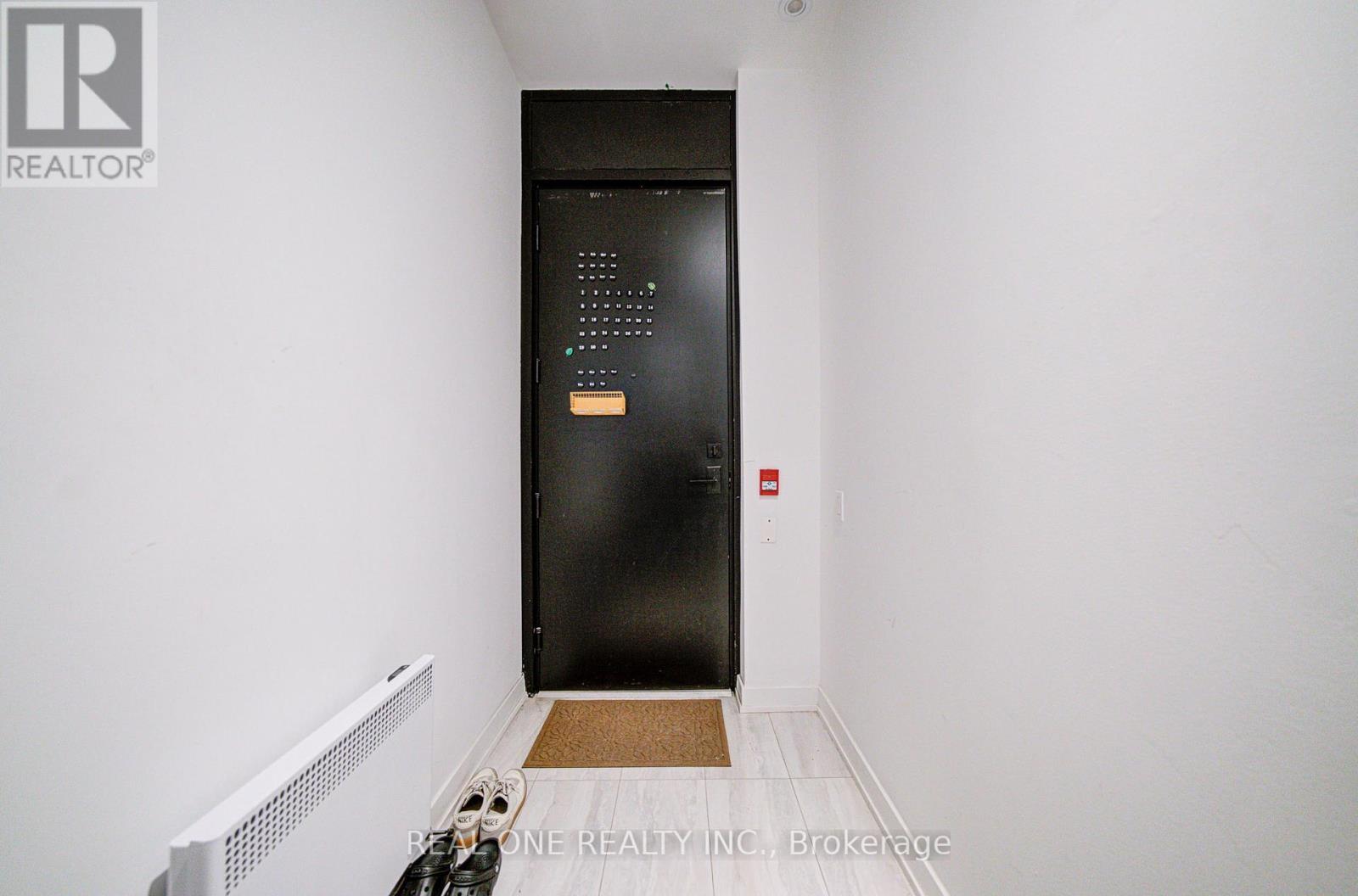 2 - 12 Dervock Crescent, Toronto, Ontario  M2K 1A7 - Photo 5 - C12516266