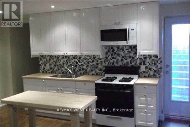 Lower - 111 Lippincott Street, Toronto, Ontario  M5S 2P2 - Photo 4 - C12516344