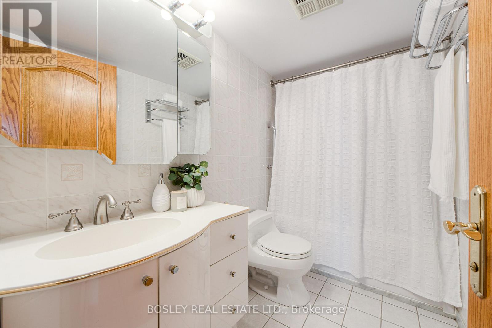 1511 - 1131 Steeles Avenue W, Toronto, Ontario  M2R 3W8 - Photo 17 - C12516382