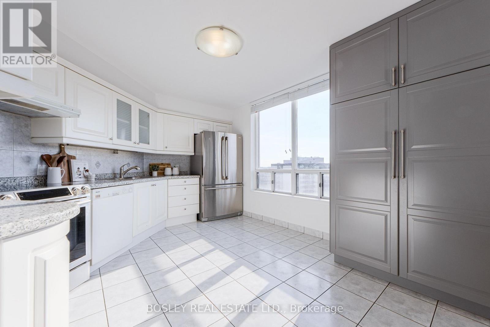 1511 - 1131 Steeles Avenue W, Toronto, Ontario  M2R 3W8 - Photo 2 - C12516382