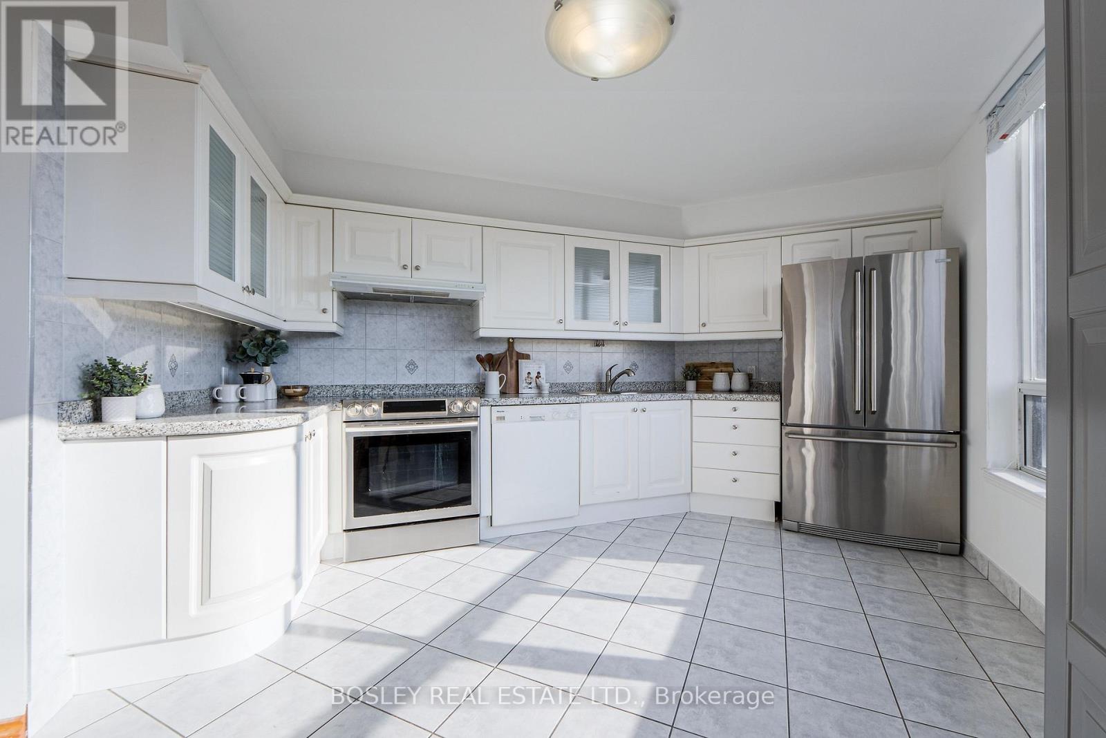 1511 - 1131 Steeles Avenue W, Toronto, Ontario  M2R 3W8 - Photo 3 - C12516382