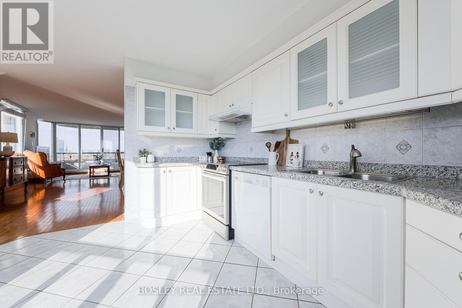 1511 - 1131 Steeles Avenue W, Toronto, Ontario  M2R 3W8 - Photo 4 - C12516382