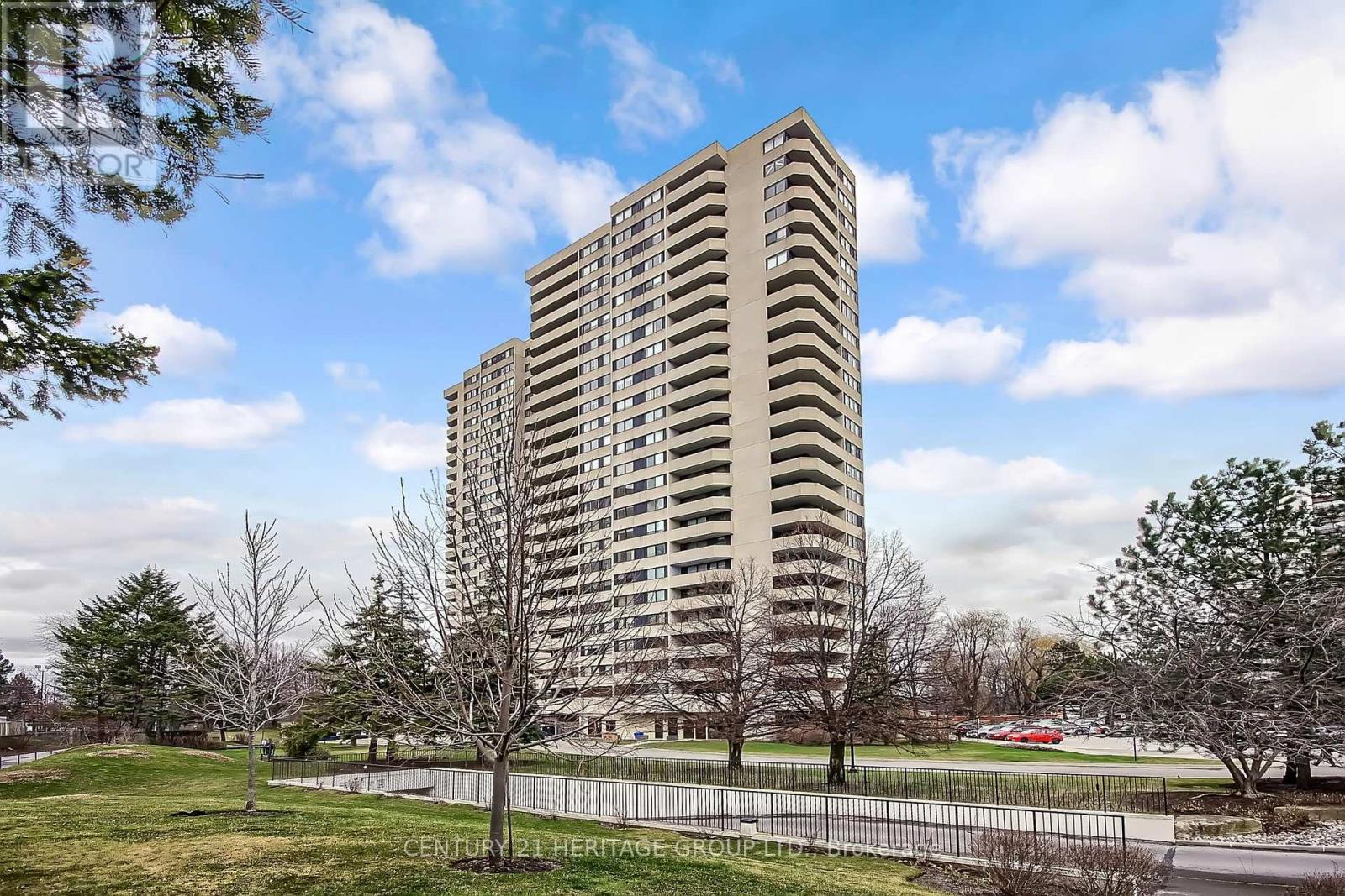 402 - 75 WYNFORD HEIGHTS CRESCENT, Toronto, Ontario