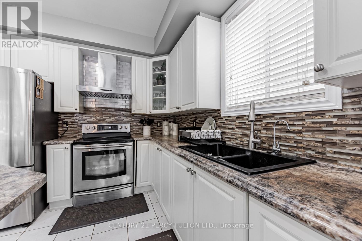 32 Amanda Avenue, Whitby, Ontario  L1M 1K4 - Photo 10 - E12516102